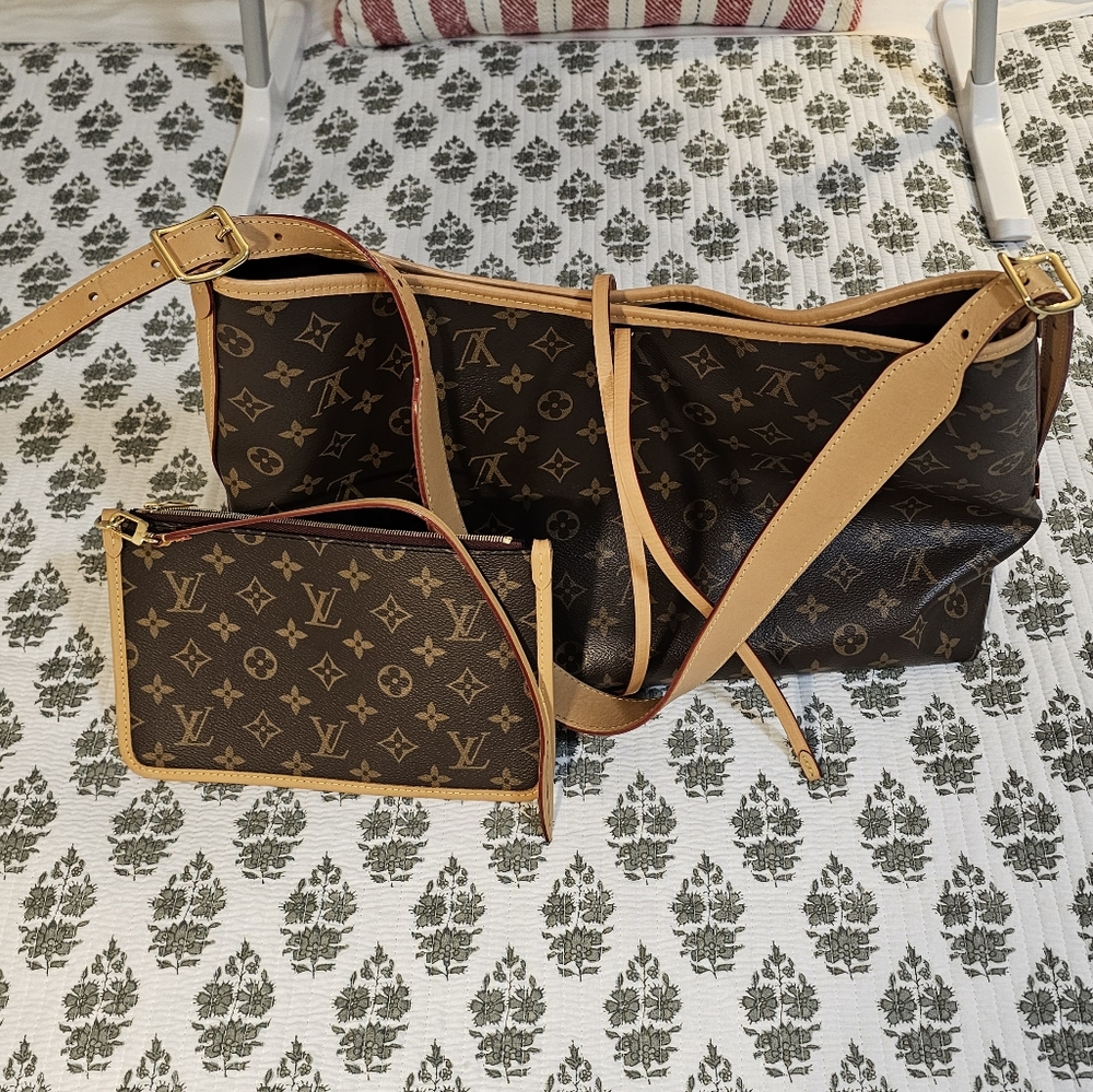 Louis Vuitton CarryAll MM
